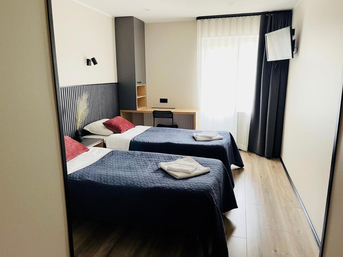 Vesiroos Hotel *